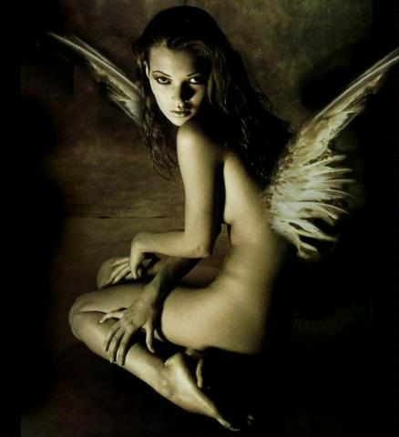 dark angel  naja passt zwar net ganz mit meinem gildem namen aber kommt schon ein wenig hin ist auche ein gefallener engel nur leider kein eis ^^