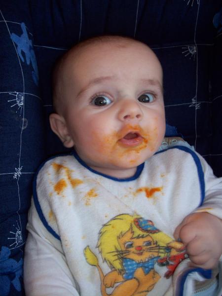 Mein Sohn der sein erstes Glschen bekommen hat!einfach nur zum knutschen^^