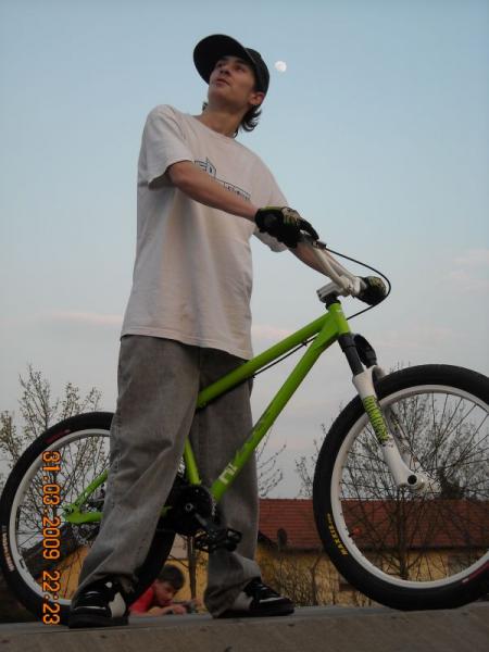 Sieht zwar Komisch aus aber ist das einzigste Pic von mir auf dem PC ! 
Leider schon etwas lter :( !