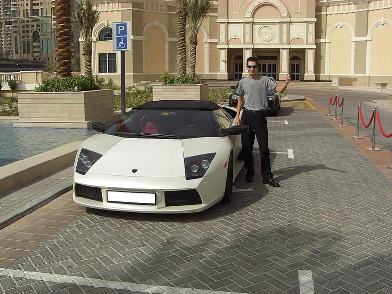 Ich und der Lamborghini. Aufgenommen bei meinem geschftlichen Aufenthalt in Dubai (2008).