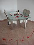 Die ersten Mbelstcke, der Tisch und die 4 Sthle :-).