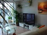 Der sieht kleiner aus als er ist, ein 50 Zoll Plasma TV :-)! Die PS3 rockt da richtig drauf :-)!