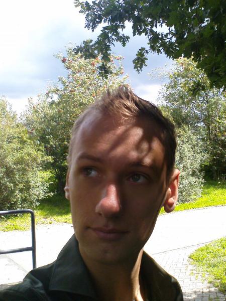 Hmmm... war bei dem schnen Wetter bei uns vor der Tr, Sonne tanken :)