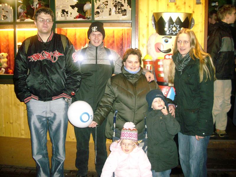 weihnachtsmarkt hannover 29,11,08 017
bienemaja,spiffy,teufel,esteta 
und nico und romy