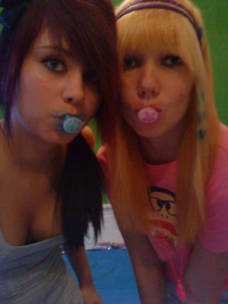 Schnuller und so.. :D Weie Bescheid :D